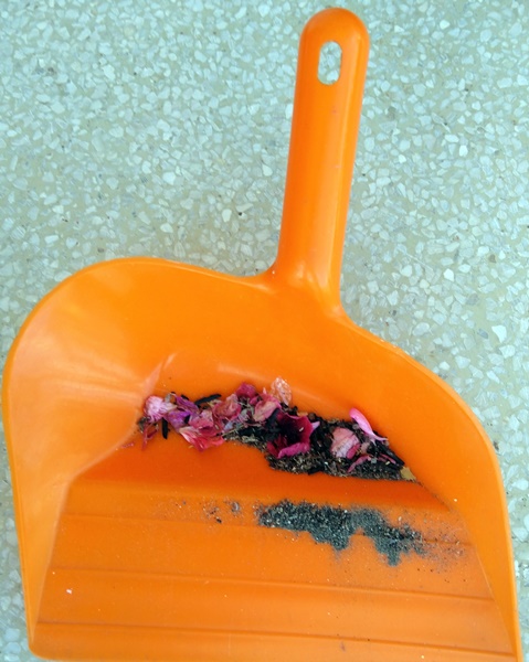 Lopatica za smeće, škovacera, smeć(t)njak miščaflt, đubrovnik…